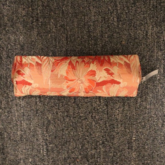 Mary Kay Cosmetics Bag 6 1/2" x 1 3/4" - New - Red Pink & White Floral Pattern - Picture 2 of 5